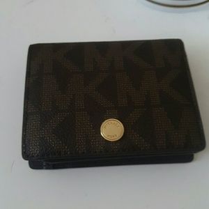 Michael kors bifold wallet