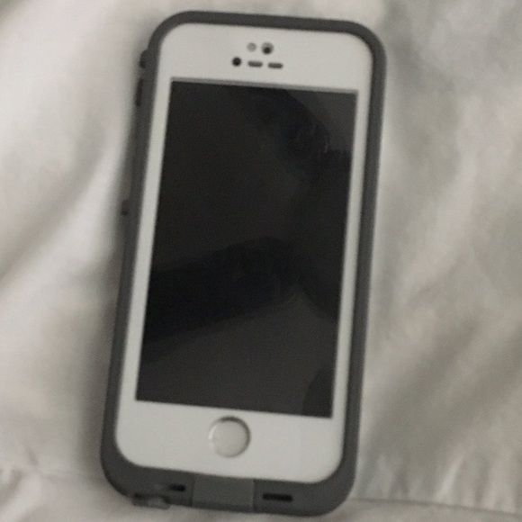 iPhone 5s white life proof case - Picture 2 of 2