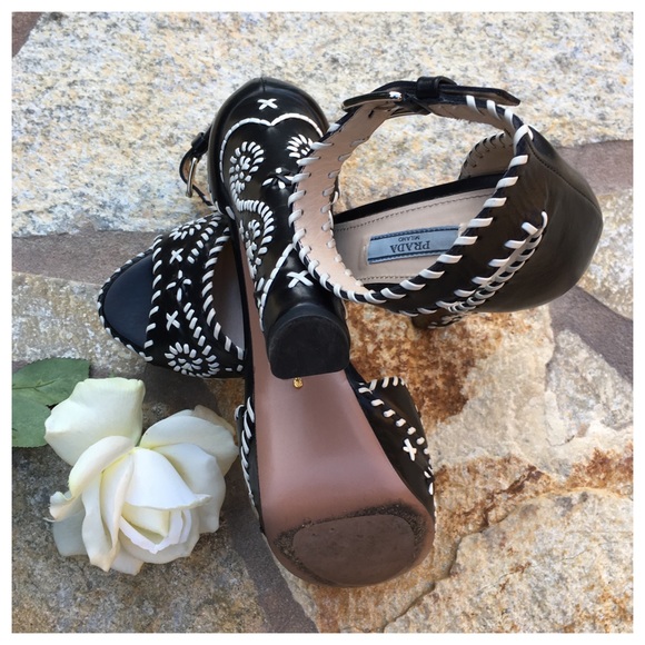 🎉PRADA EMBROIDERED PLATFORM BLACK SANDAL - Picture 3 of 8