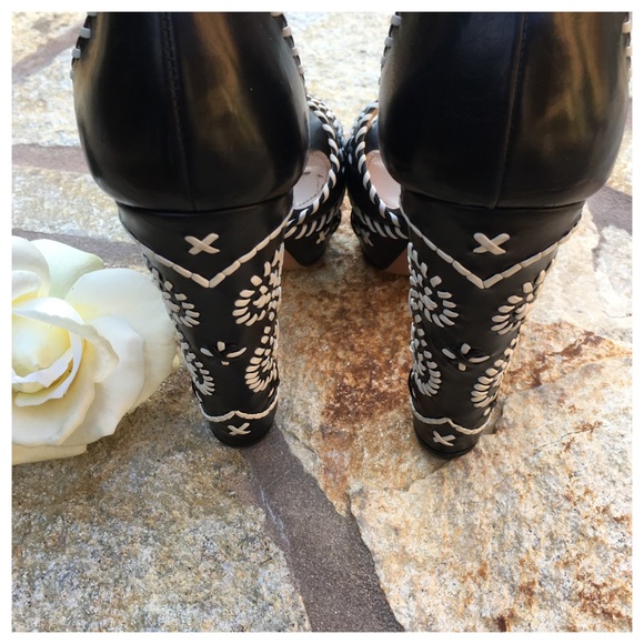 🎉PRADA EMBROIDERED PLATFORM BLACK SANDAL - Picture 4 of 8