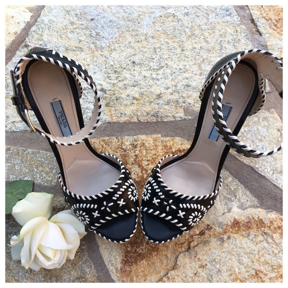 🎉PRADA EMBROIDERED PLATFORM BLACK SANDAL - Picture 6 of 8