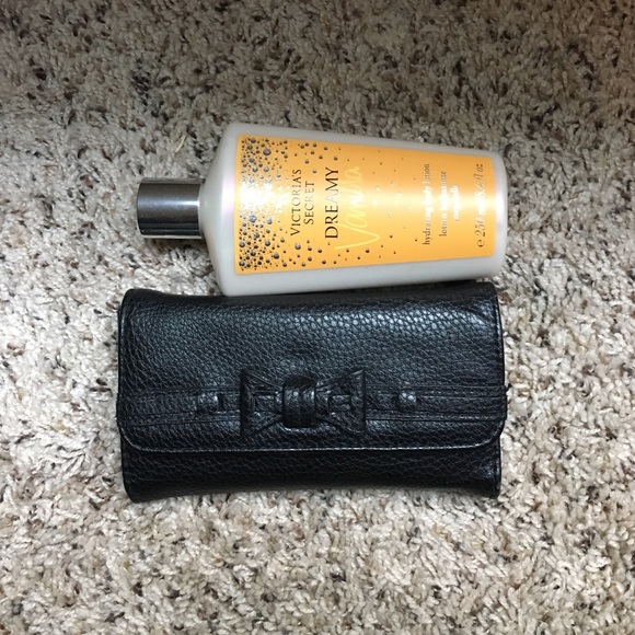 JESSICA SIMPSON WALLET🎀 NEGOTIATIONS WELCOMED - Picture 3 of 4