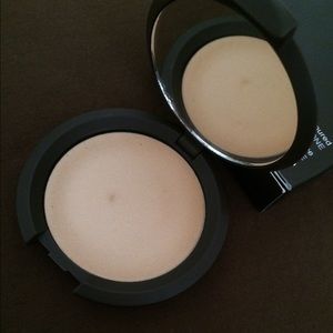 Becca Shimmering Skin Perfector Poured