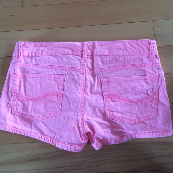 Pink shorts - Picture 2 of 2