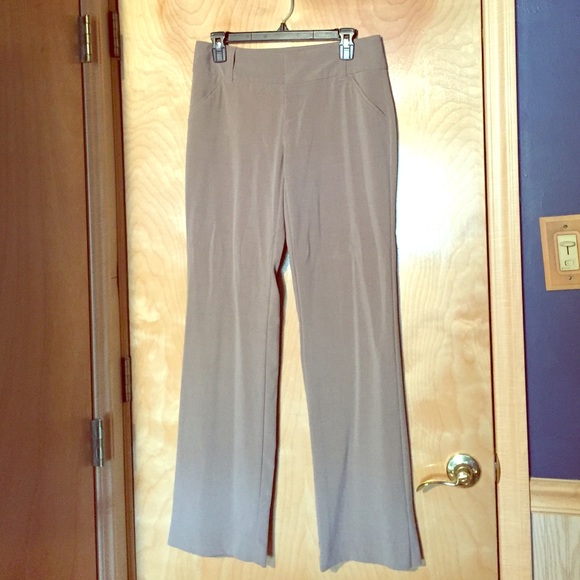 Beige Daisy Fuentes dress pants