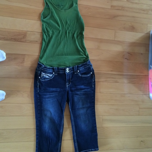 Blue jean capris - Picture 3 of 3