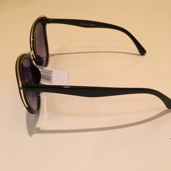 April Spirit Sunglasses - Picture 2 of 3