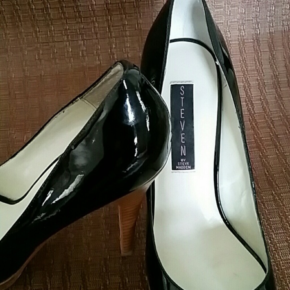 Shoes - Picture 3 of 3