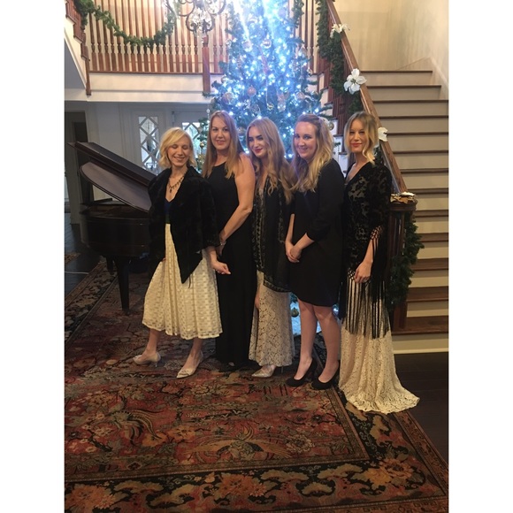 Meet your Posher, Olivia - Picture 2 of 3