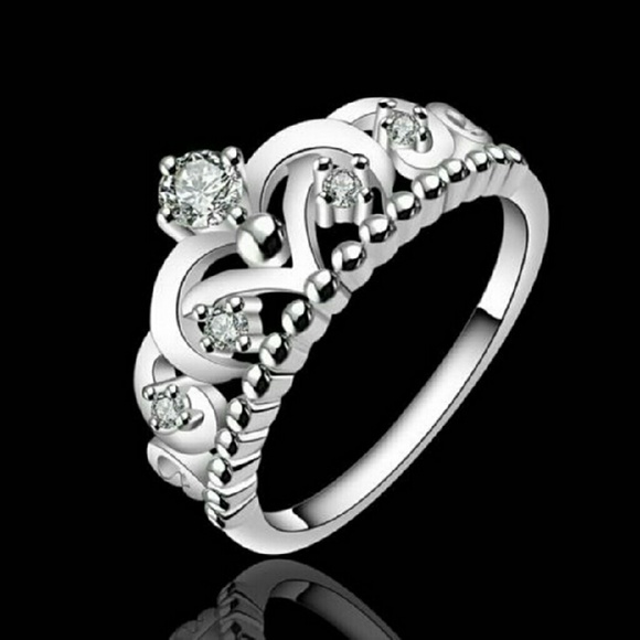 Jewelry - **NEW** .925 princess crown ring