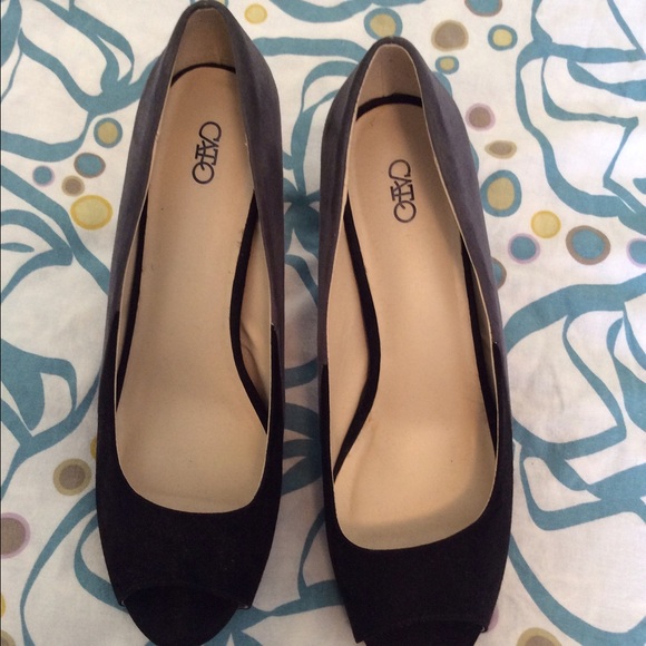 ***SOLD***Cato Black/Gray Peep-Toe Heels - Picture 1 of 3