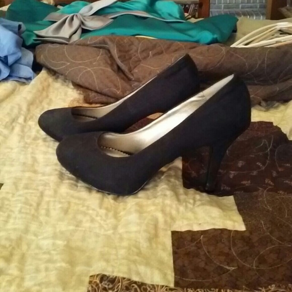 Black round toe heels