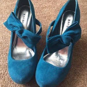 NEVER WORN blue suede wedges with bow