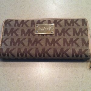 Michael Kors Clutch