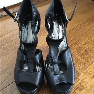 Black platform pump/sandal