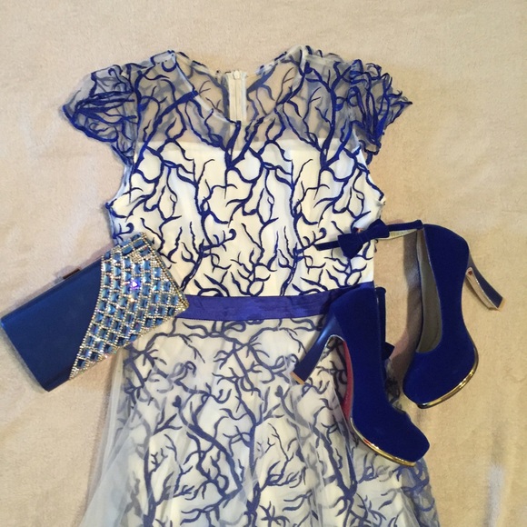 NEVER WORN! Dark blue velvet heels with bow 💙