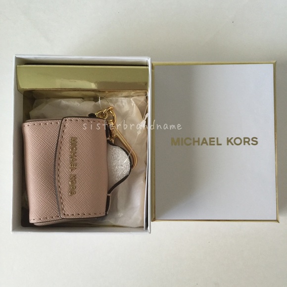 🌸 NWT Michael Kors Ava key chain 🌸 - Picture 1 of 4