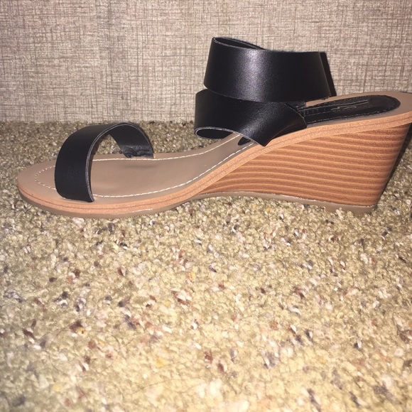 Blackberry Leila stone sandals