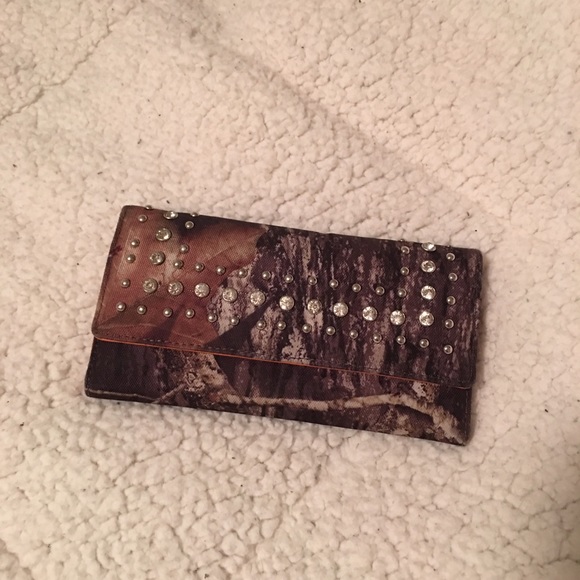 Camo wallet