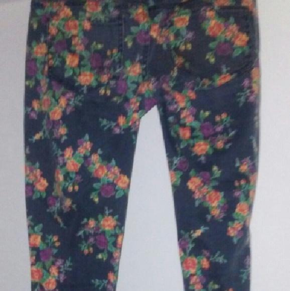 Capri pants - Picture 2 of 2
