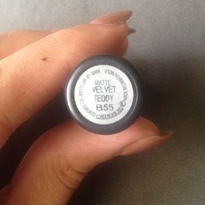 MAC lipstick - Velvet Teddy