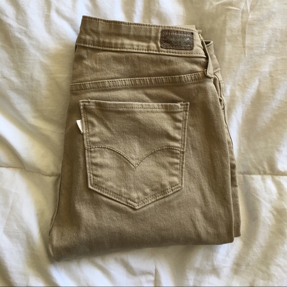 FLASH SALE 🎉Levi khaki jeggings