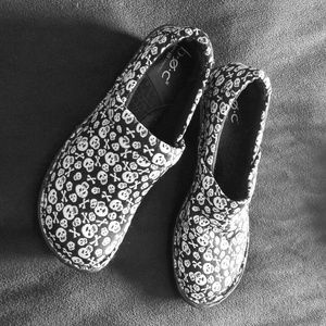 BOC Skeleton clogs