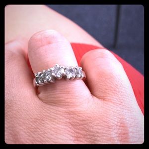 14k White gold diamond ring