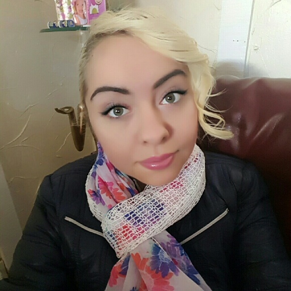 Meet your Posher, Gisselle - Picture 1 of 1