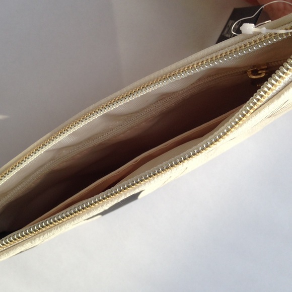 Work & Play cream wristlet NWT - Picture 3 of 4