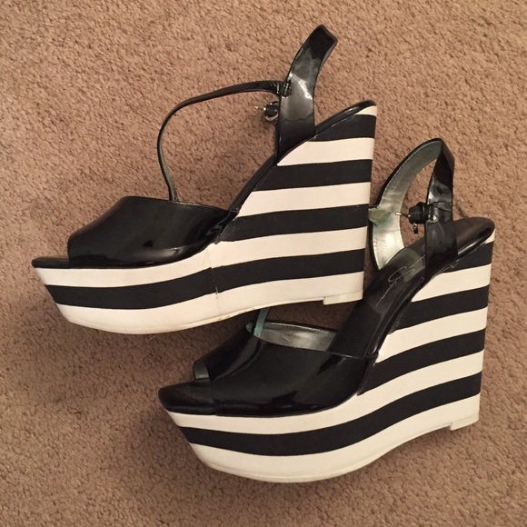 Jessica Simpson black and white heels
