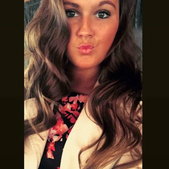 Meet your Posher, Mikayla - Picture 1 of 1