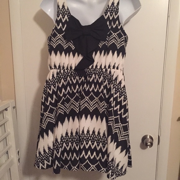 Rewind JR XL bow back dress black & white - Picture 2 of 2