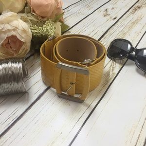 ✨NWOT✨ Wide Yellow Alligator Leather Belt