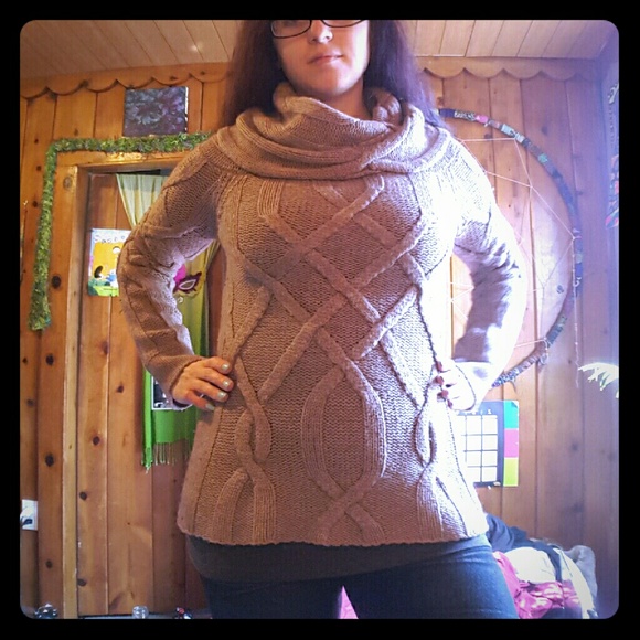 Cowl necked sweater with knit pattern
