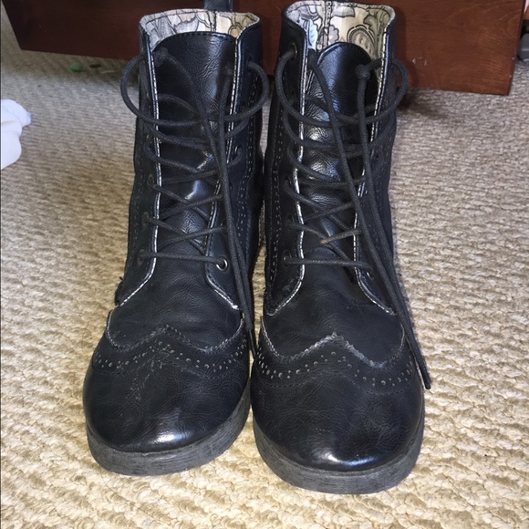 Combat boots