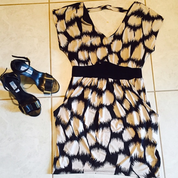 Forever 21 Pattern Dress - Picture 1 of 4