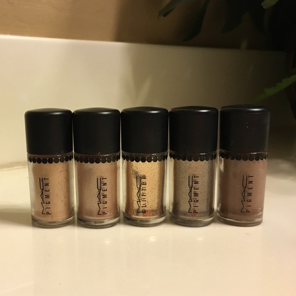 Mac eyeshadow gently used