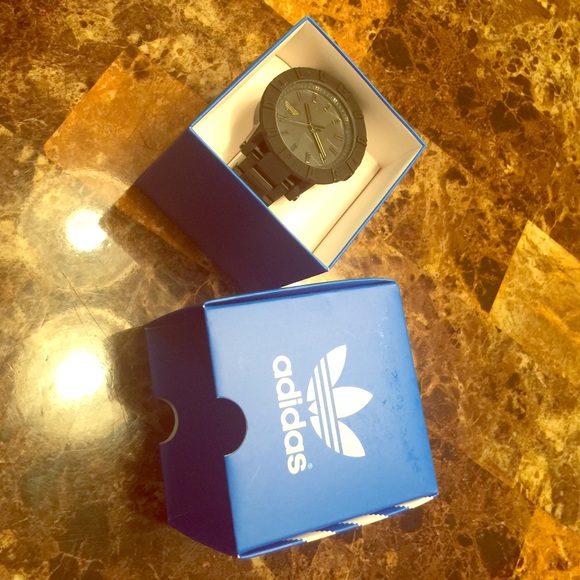 Watch - Picture 1 of 2
