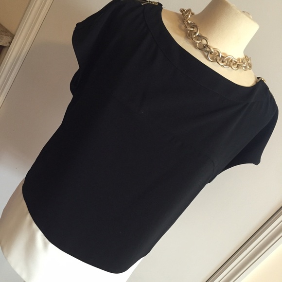 Classy black & white zipper blouse