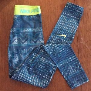 NWOT Nike pro full length printed leggings!