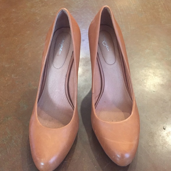 Halogen cognac pumps