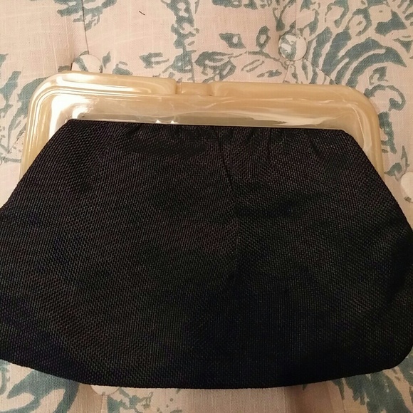Vintage Handbags - 🌸HOST PICK🌸 Vintage inspired clutch