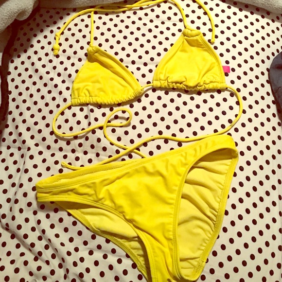Yellow bikini💛