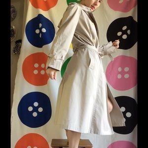 London Fog Jackets & Coats - SALE‼️ Perfect Beige Trench Coat Sleek Sexy London Fog Jackets & Coats - SALE‼️ Perfect Beige Trench Coat Sleek Sexy