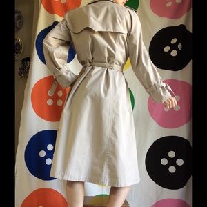London Fog Jackets & Coats - SALE‼️ Perfect Beige Trench Coat Sleek Sexy London Fog Jackets & Coats - SALE‼️ Perfect Beige Trench Coat Sleek Sexy