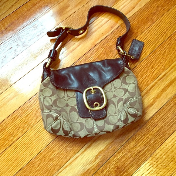 Small coach handbag