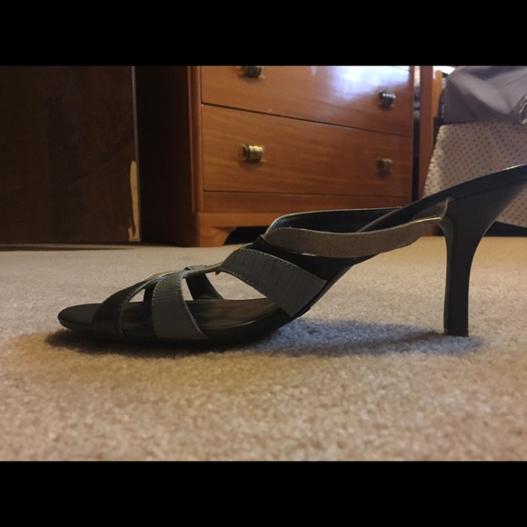 1 in heels - Picture 2 of 2