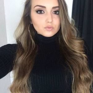 Meet your Posher, Julia