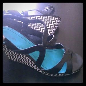 Style & Co wedges black and white